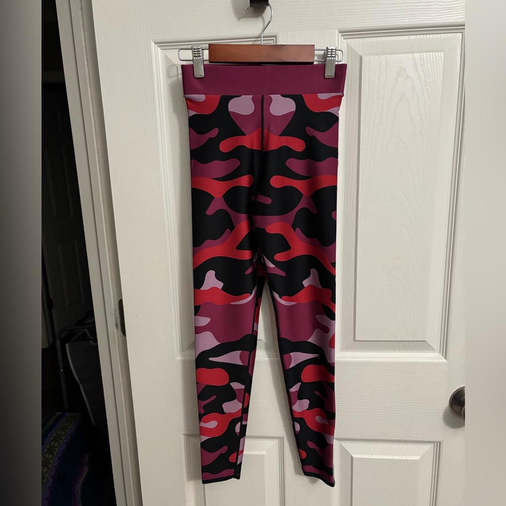 Cor‎ x Ultracor | Pink Red Purple Black Camo Leggings Sz XS